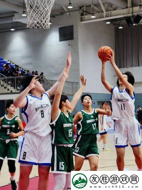青春飛揚(yáng)：高中女籃比賽盛輪軒的激情碰撞