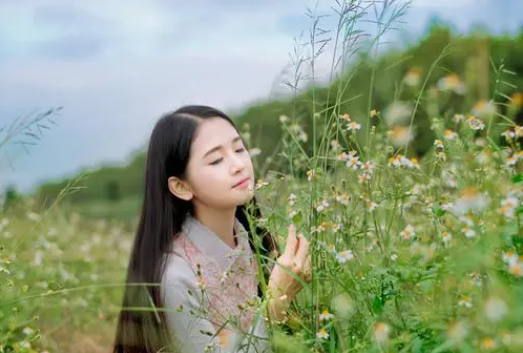 精品日日夜夜國產(chǎn)永久：別再糾結(jié)了，生活該繼續(xù)